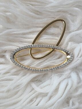 Swarovski Gold Toned Oval Brooch- Excellent Condition